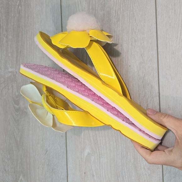 Ugg Australia Women Yellow Flip Flops with Bow and Pom Pom Sandals Shoe Sz 8 - Picture 7 of 11